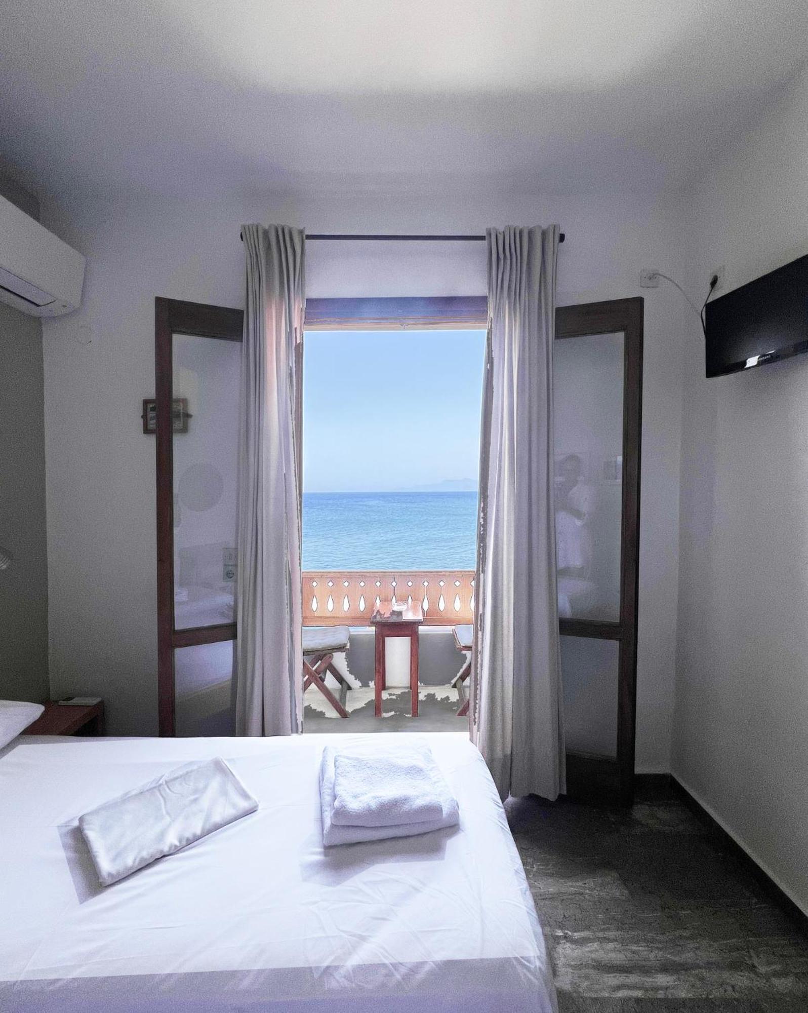 Τα τρία Αδέλφια Aparthotel Μανδράκι Εξωτερικό φωτογραφία